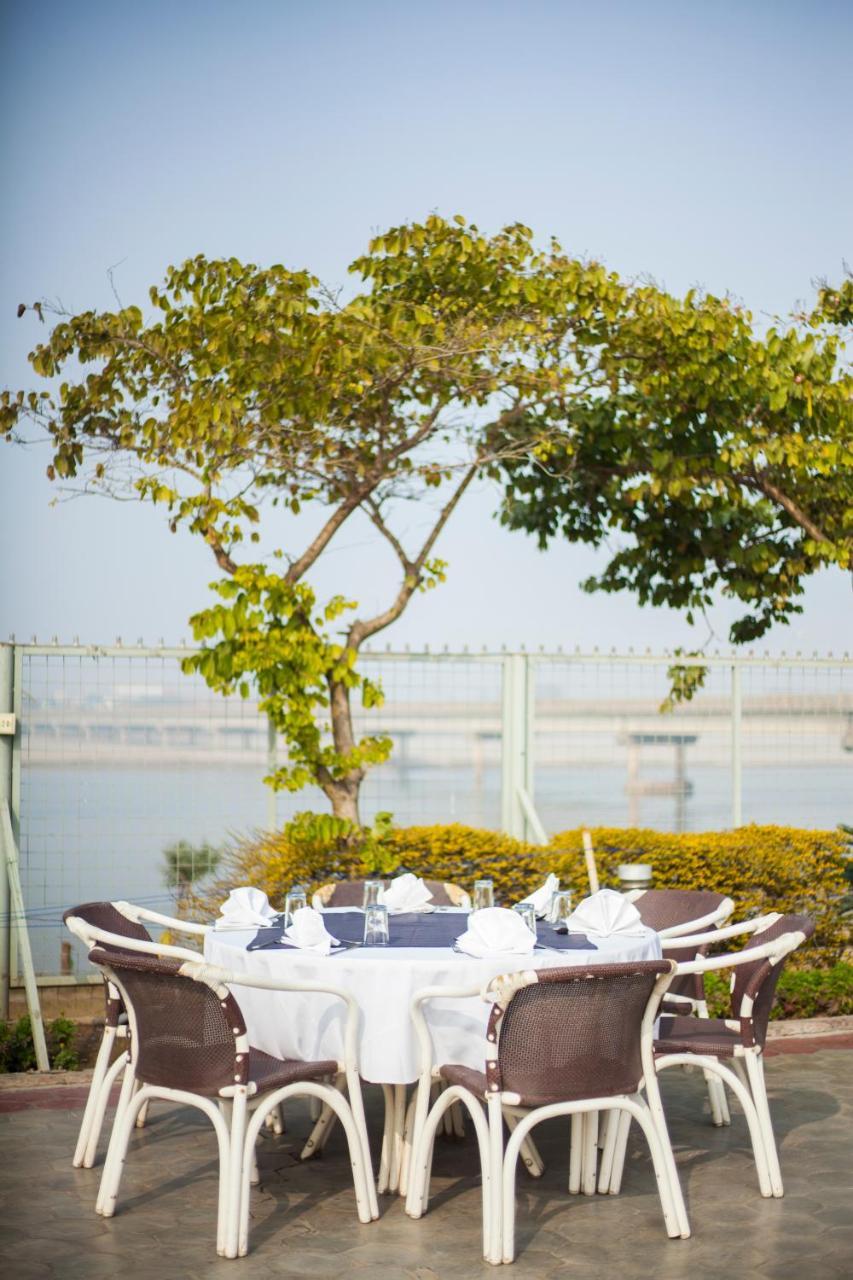 Hotel Akbars Kinara 锡亚尔科特 外观 照片